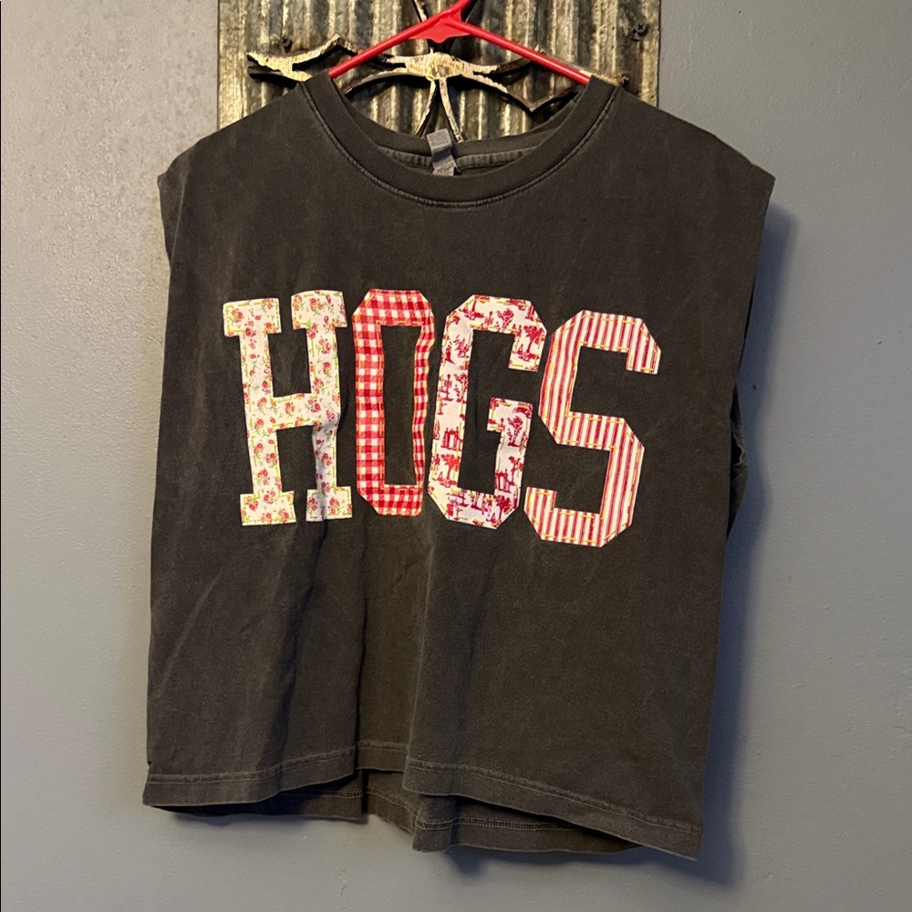 Women’s gray HOGS Graphic Sleeveless Top